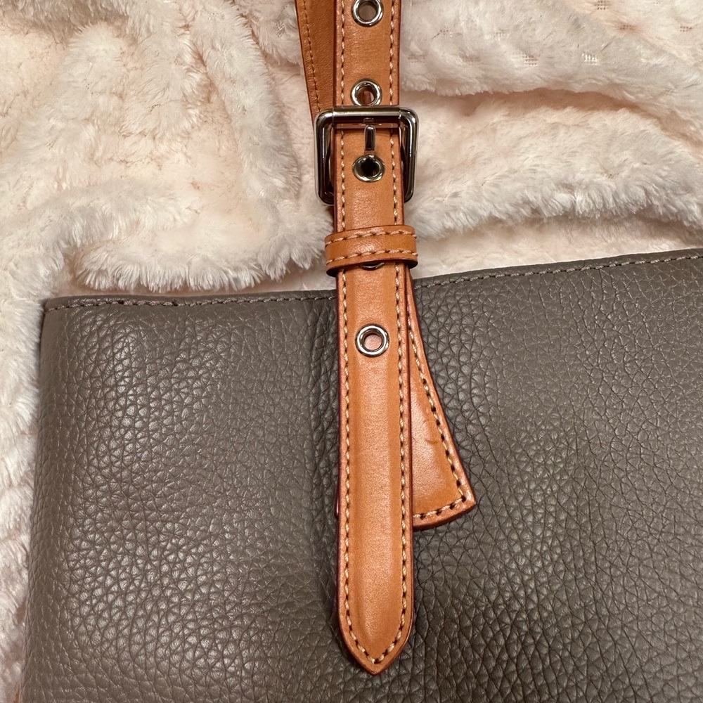 Dooney & Bourke Shoulder Bag - Picture 6 of 8